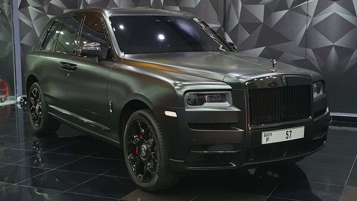 Rolls-Royce Cullinan - Black Wrap - cover