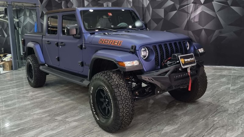 Jeep Gladiator - Blue Wrap