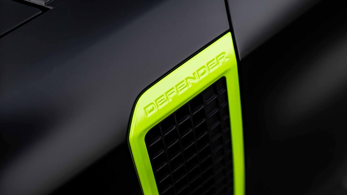 Land Rover Defender - Lime Green Wrap - img 5