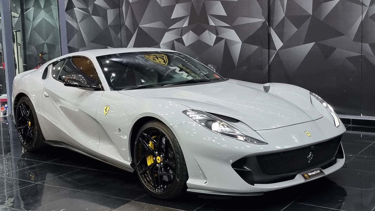 Ferrari 812 Superfast - White Wrap - img 1